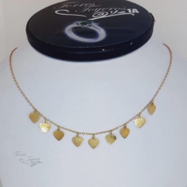 Cadena con 9 corazones