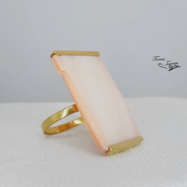 Anillo con concha de nacar